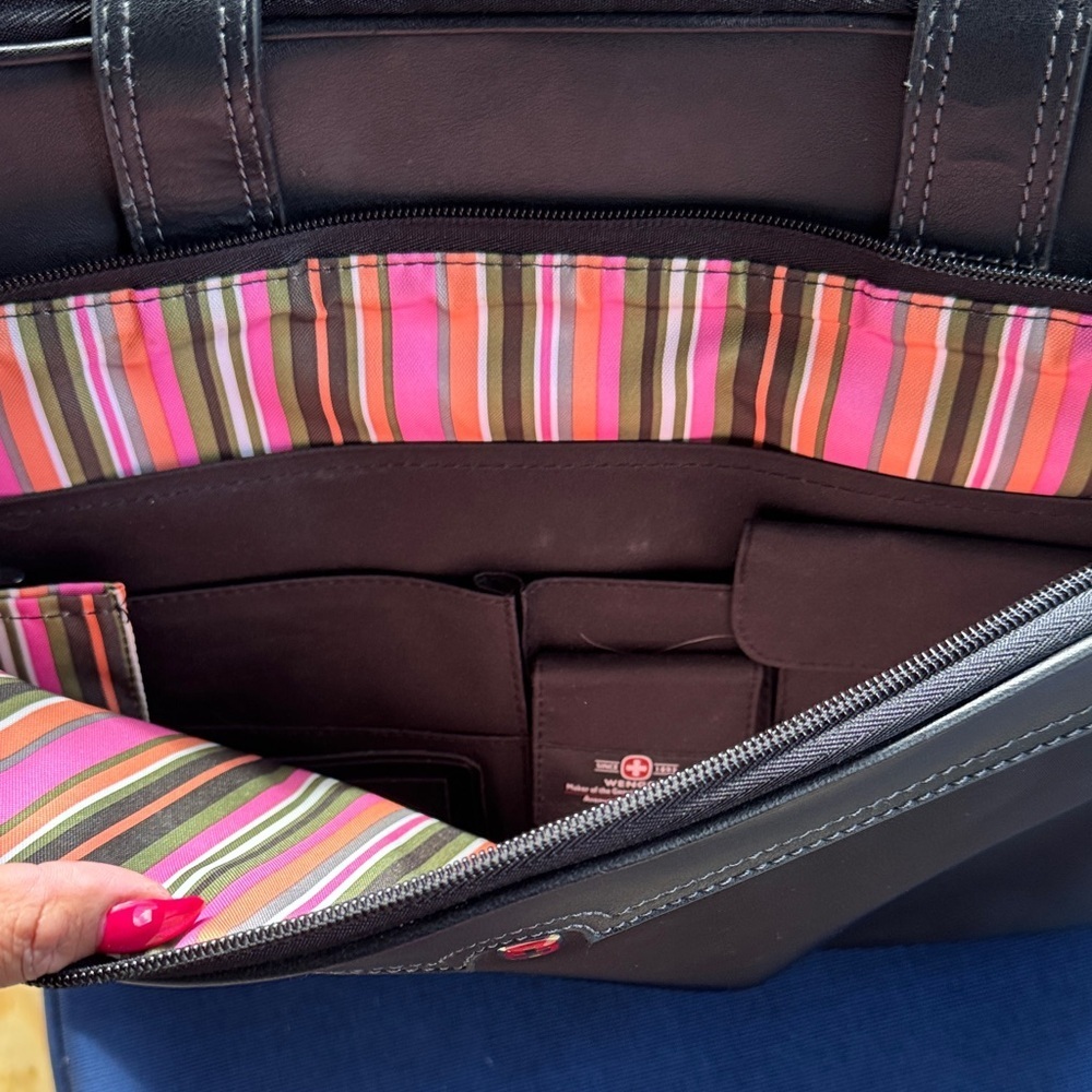 Wenger Black Women's Shoulder Bag - Picture 6 of 10